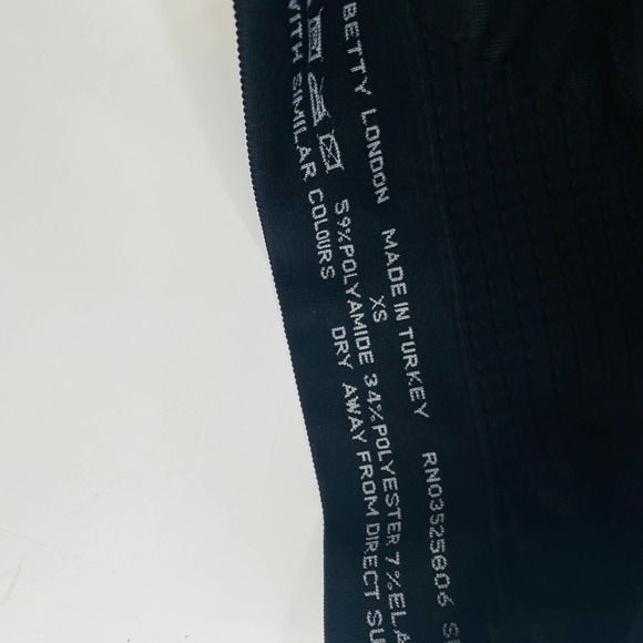 Sweaty Betty Stamina Sports Bra Grey Leopard Black Camouflage Size XS NWT - Picture 6 of 11